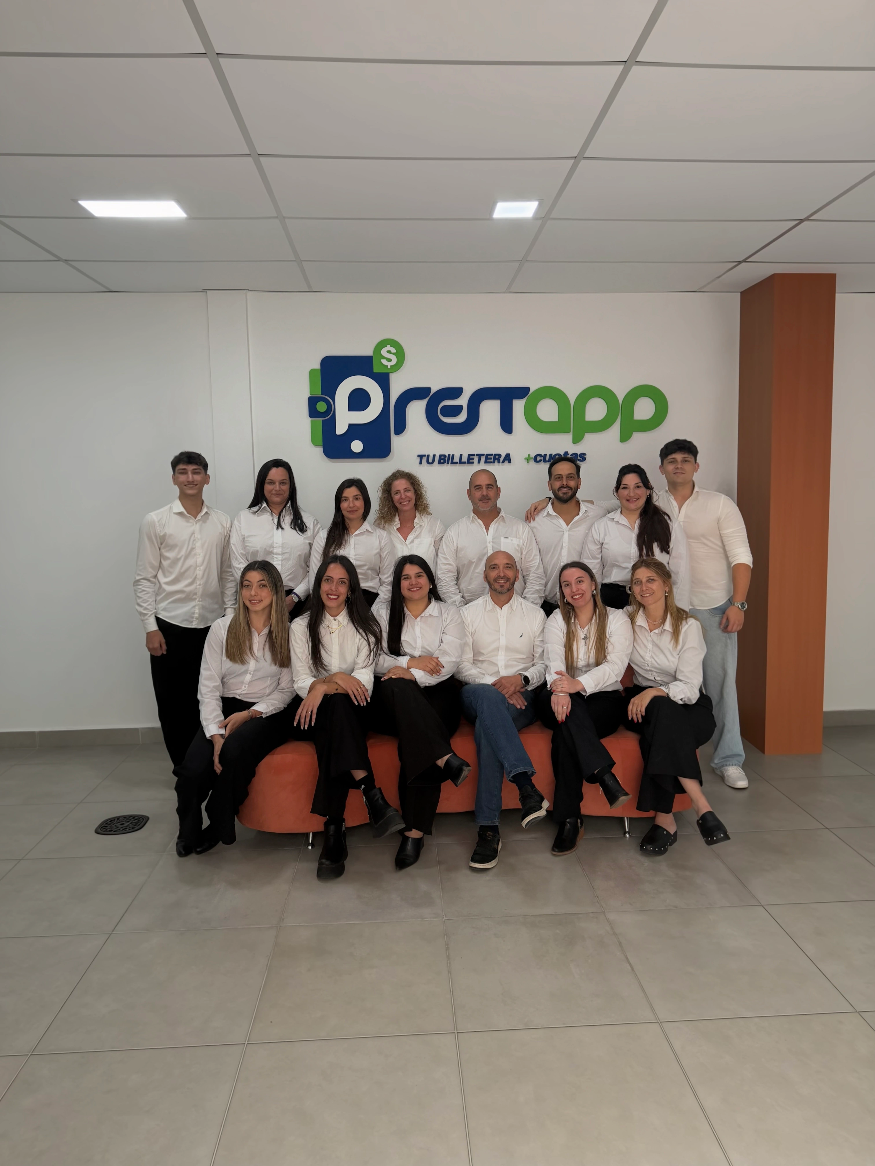Equipo de PrestApp en sus oficinas